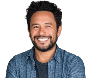 hombre PFAE sonriendo